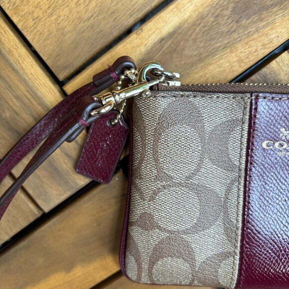 Coach Wristlet - Picture 4 of 8